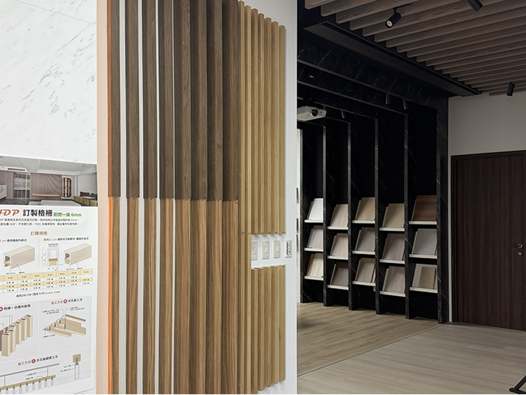 翰可台北展間 - HDP 訂製格柵展示區，採用 PP 環保表面材質，與 HDP 寫真板同色系搭配